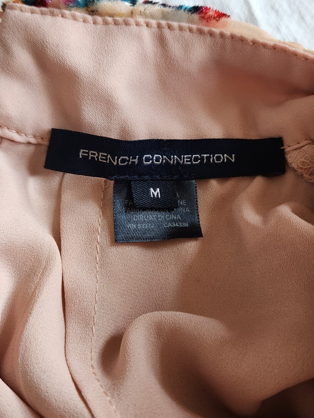 Pre-Loved French Connection Multicolor Floral Tie-Neck Blouse in Size S/M - Picture 11 of 15